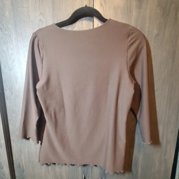 SPANX Top V-neck lettuce edge Ruffle size Small - Picture 4 of 4